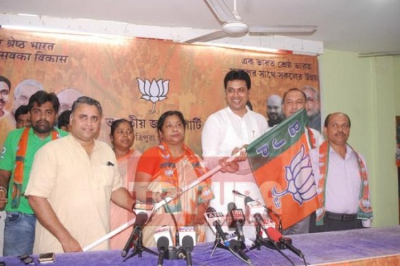 Kalyani Roy's chameleon act amused BJP Press Meet Kalyani Roy's chameleon act amused BJP Press Meet